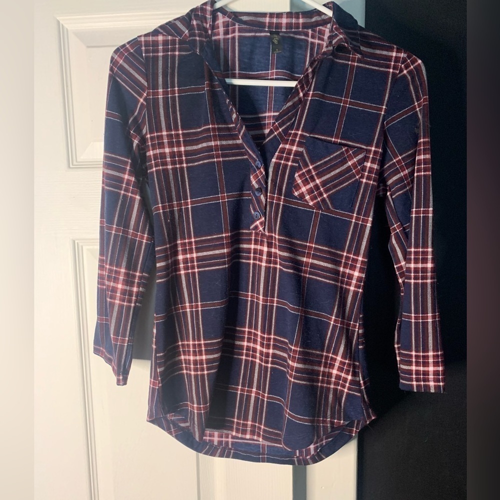 Women’s, 3/4 sleeve with button, v-neck style with 3 buttons, Navy and red plaid